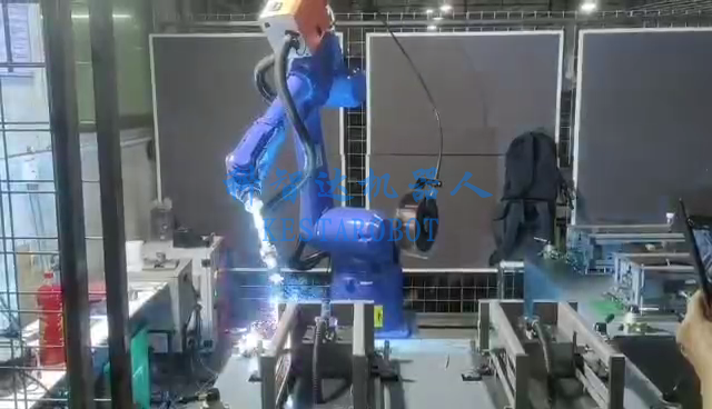 氣保焊焊接機器人(圖1) 氣保焊焊接機器人(圖1)