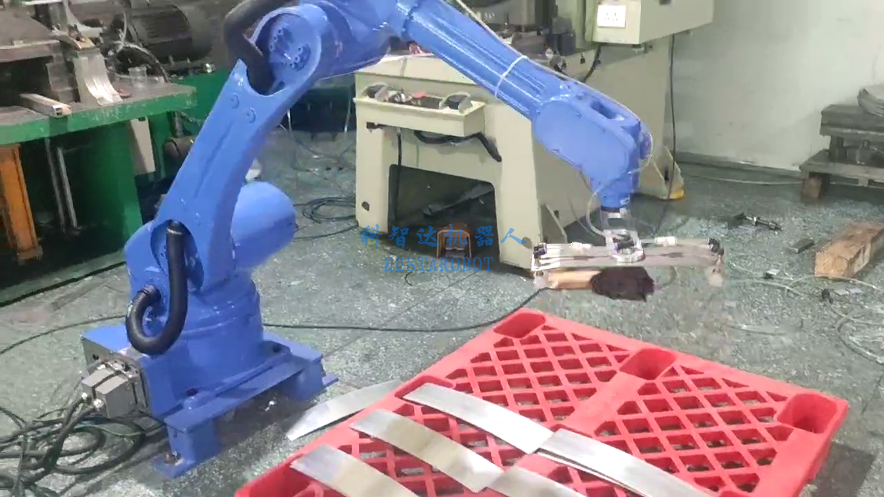 二拖一沖壓機(jī)器人(圖2)